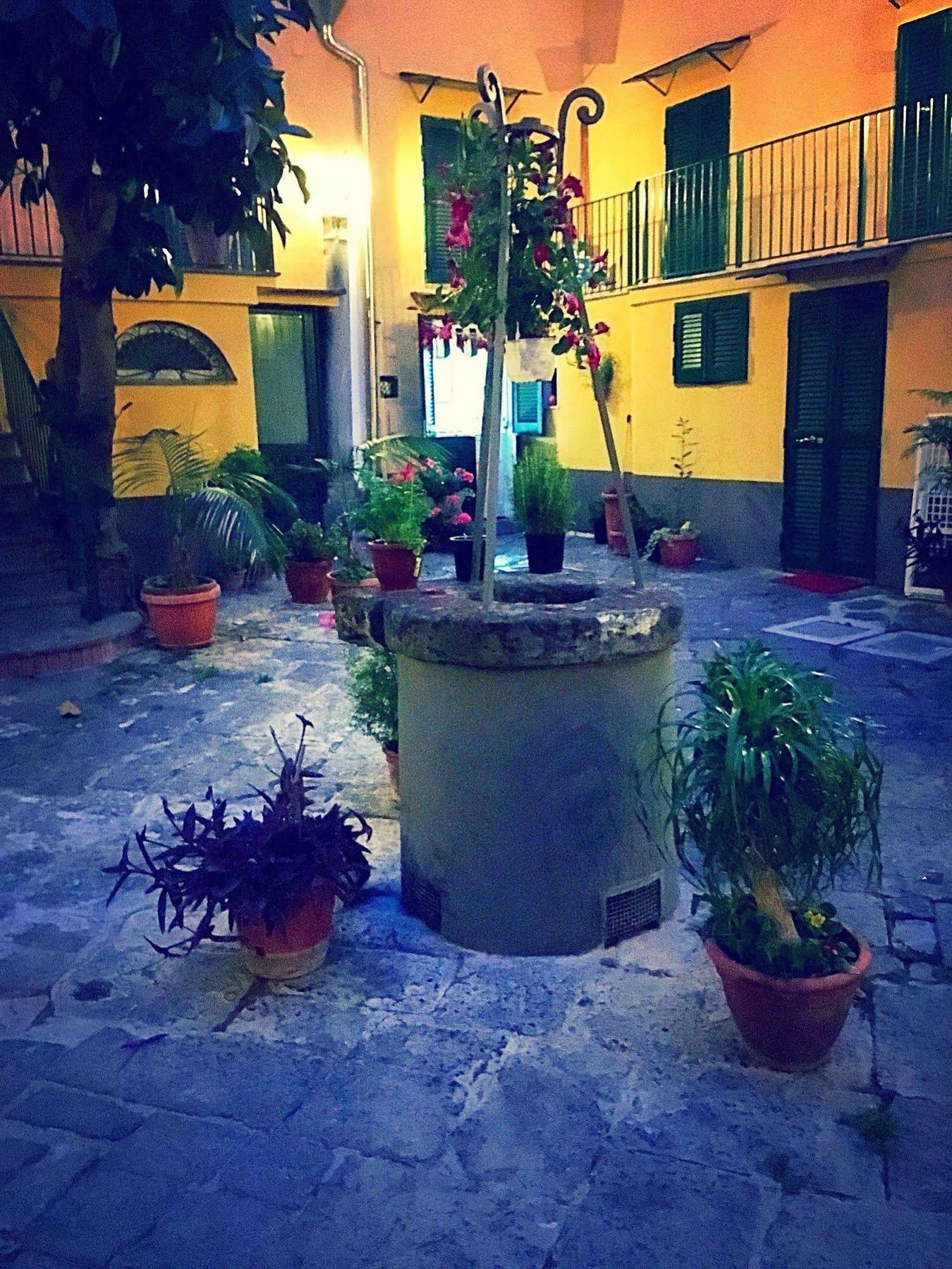 Napul'é Apartament Napoli Esterno foto